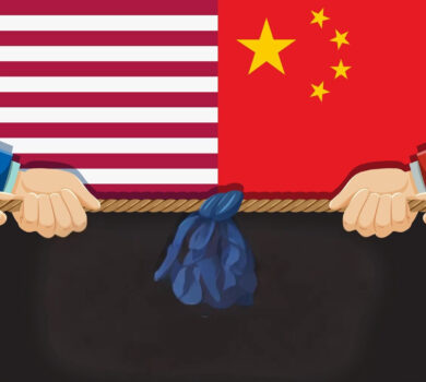 Ilustrácia súboja v preťahovaní lanom medzi USA a Čínou s vlajkami v pozadí, symbolizujúca technologickú rivalitu.